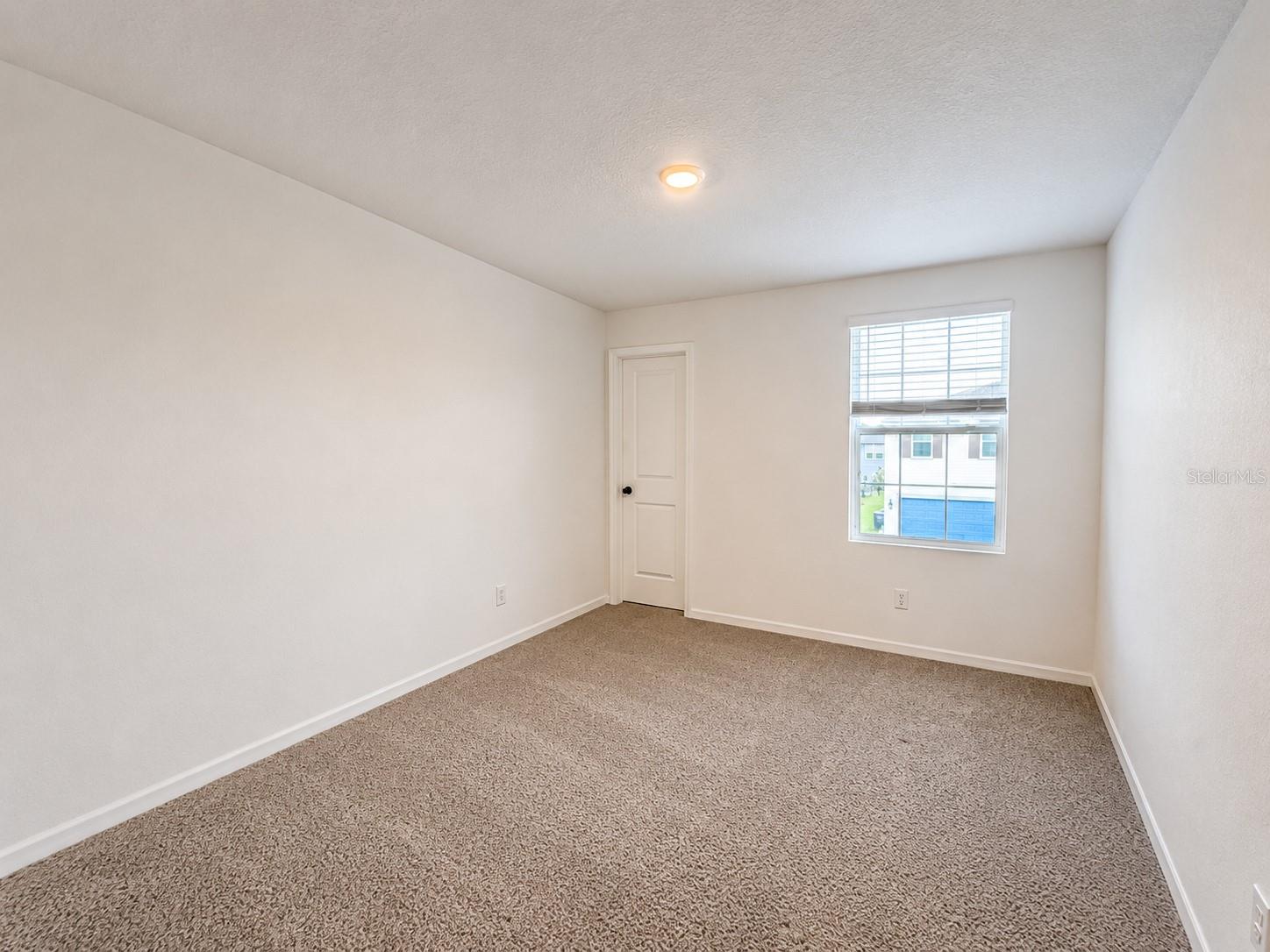 2074 Derwent Dr Property Photo 8