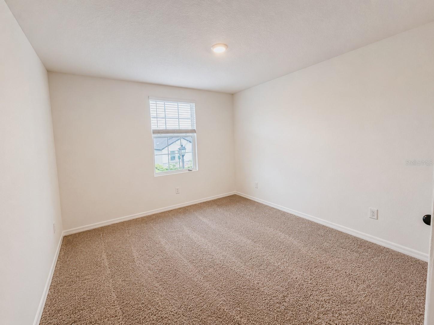2074 Derwent Dr Property Photo 9