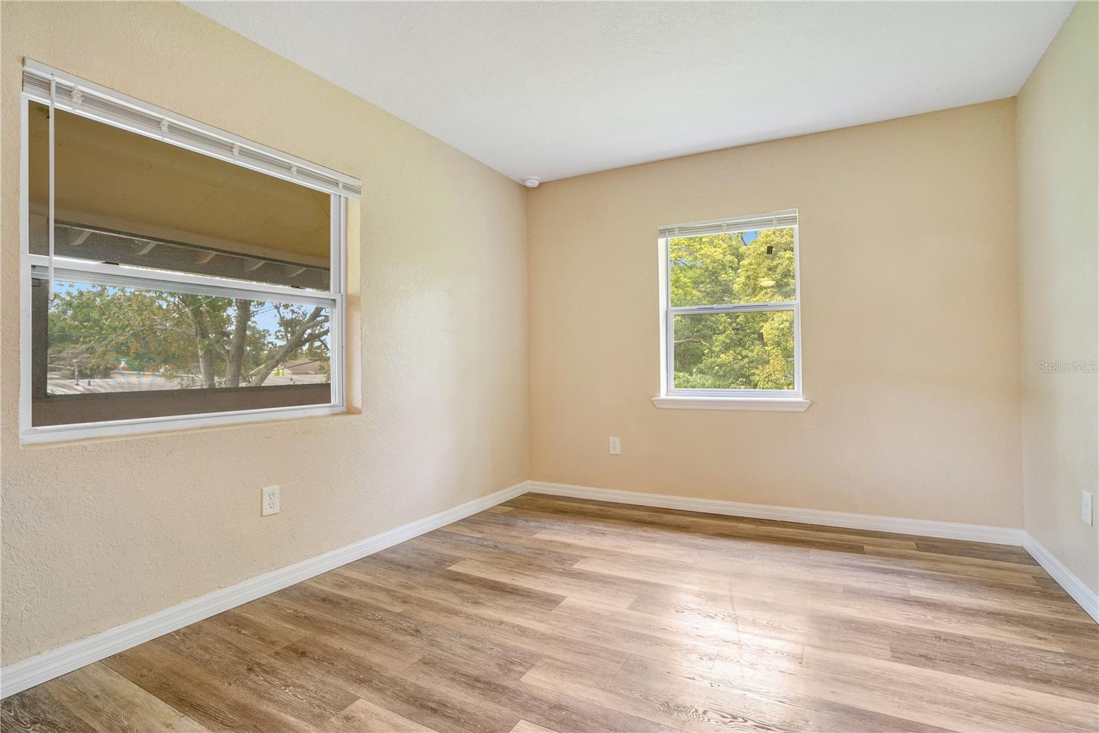 2183 Crandon Ave Property Photo 18