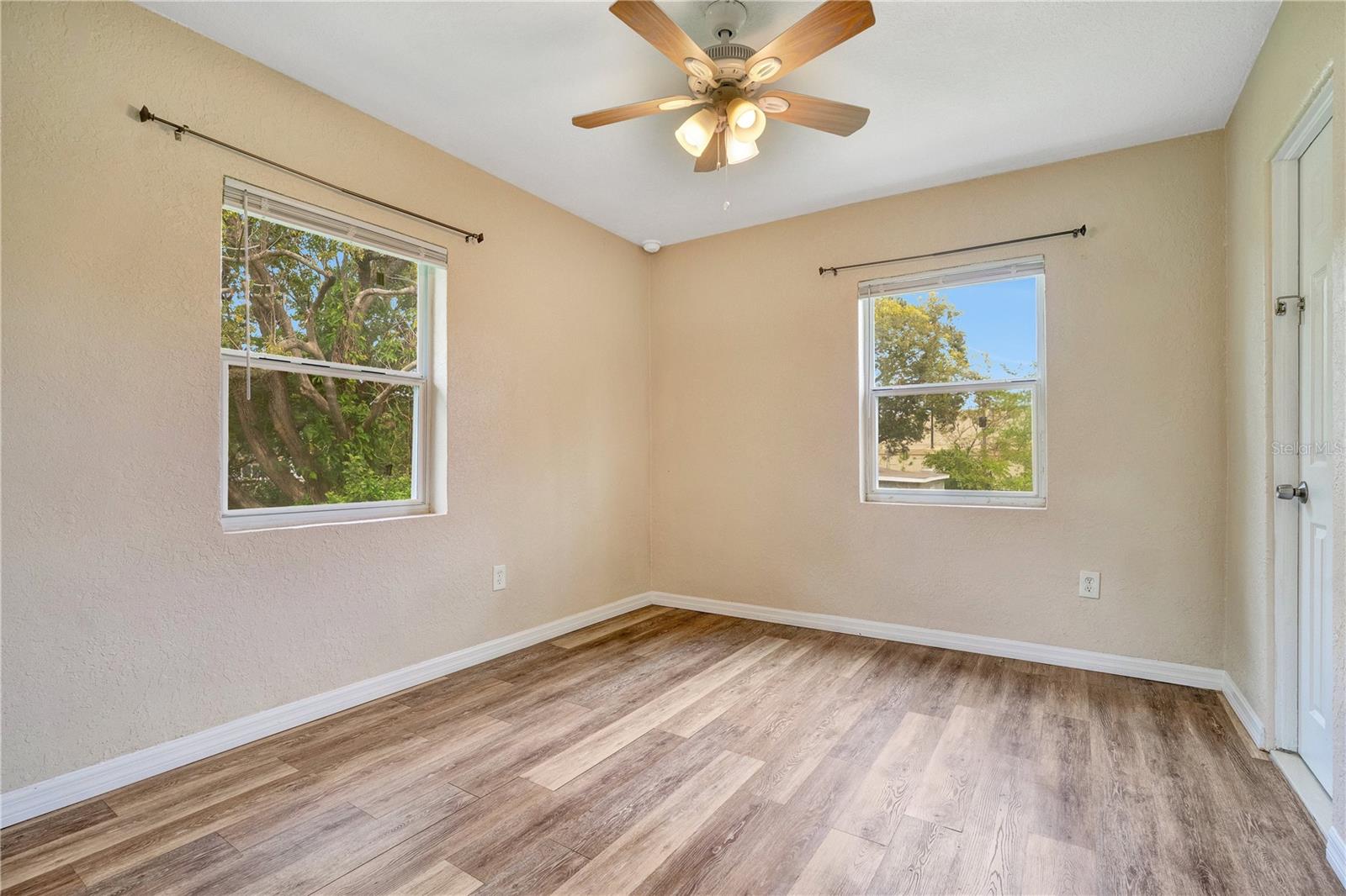 2183 Crandon Ave Property Photo 22
