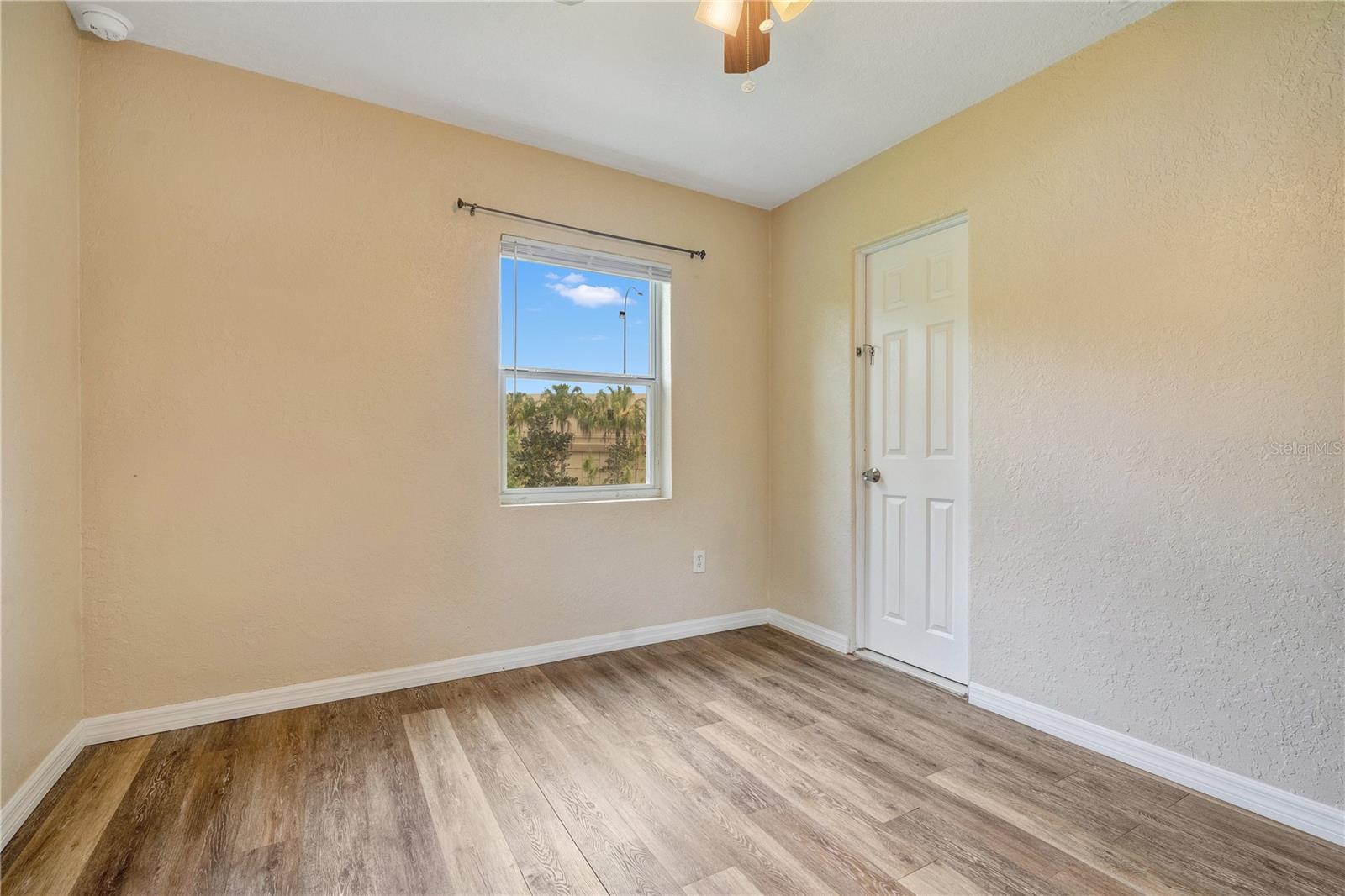 2183 Crandon Ave Property Photo 23