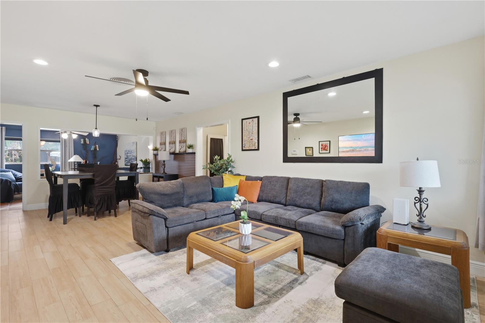 2341 Devon Ct Property Photo 6
