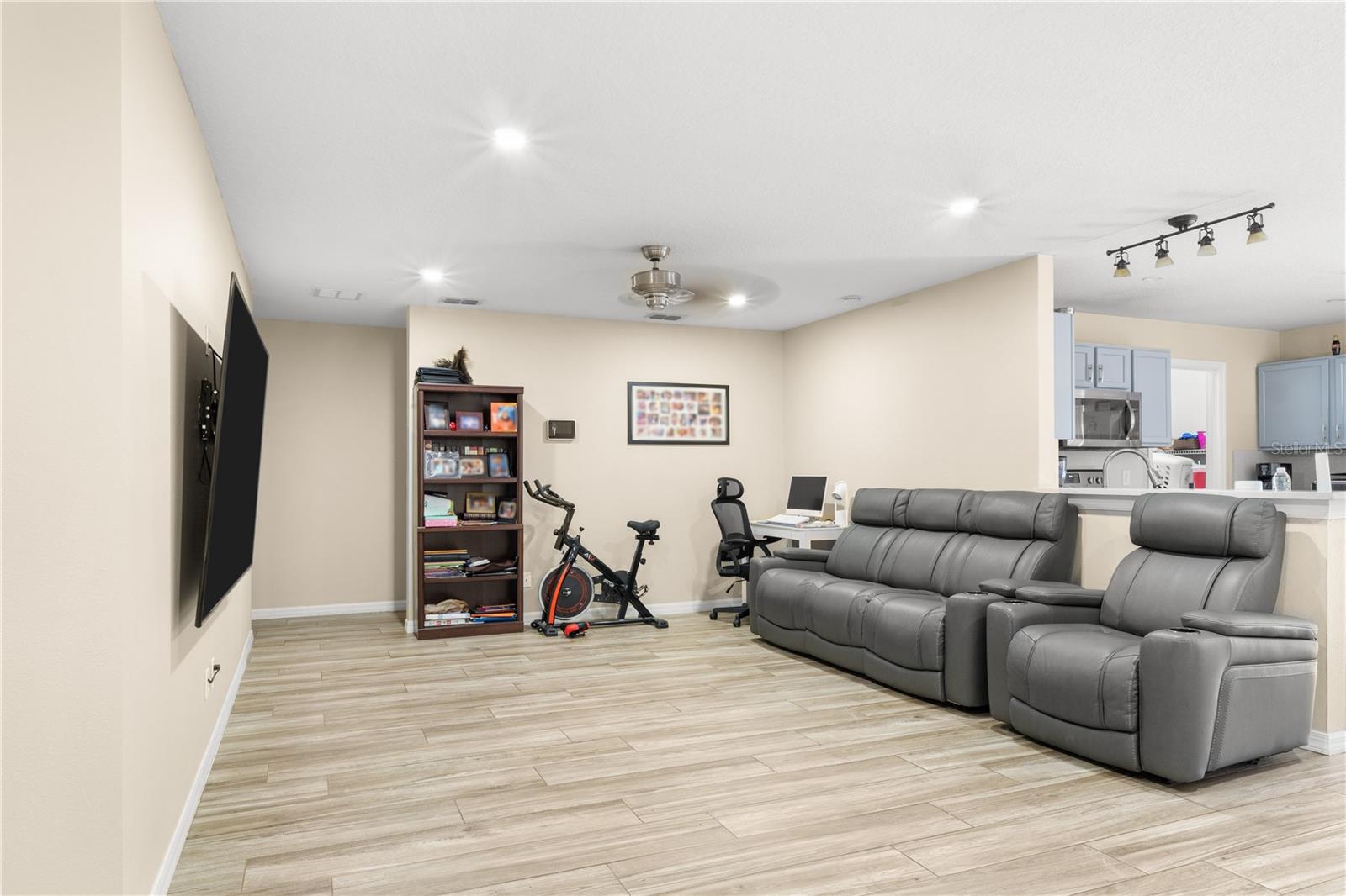 930 Windrose Dr #2 Property Photo 7