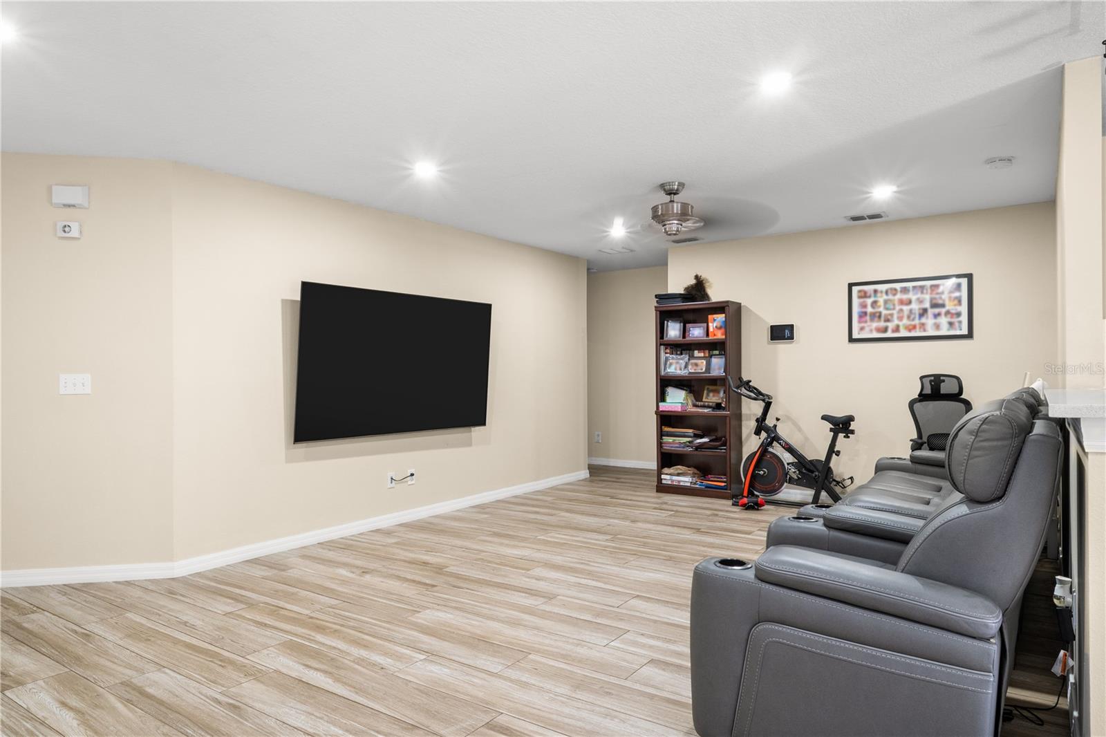 930 Windrose Dr #2 Property Photo 8
