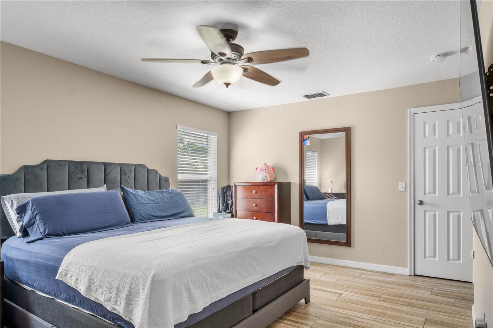 930 Windrose Dr #2 Property Photo 13