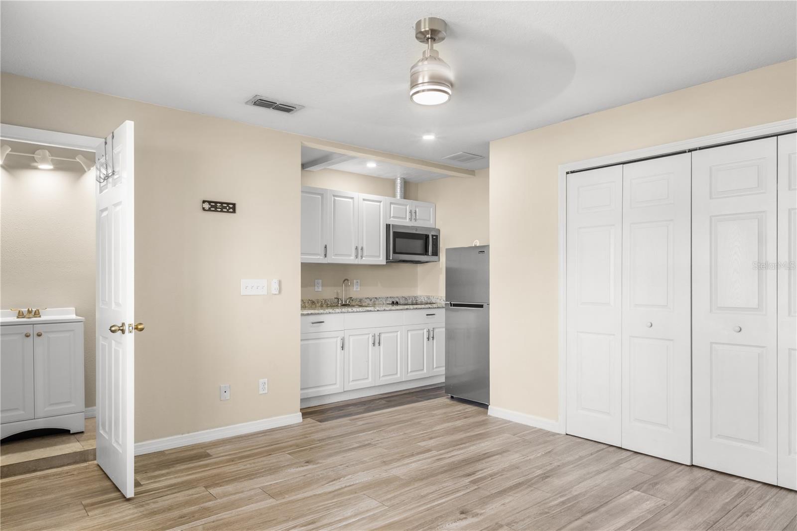 930 Windrose Dr #2 Property Photo 26