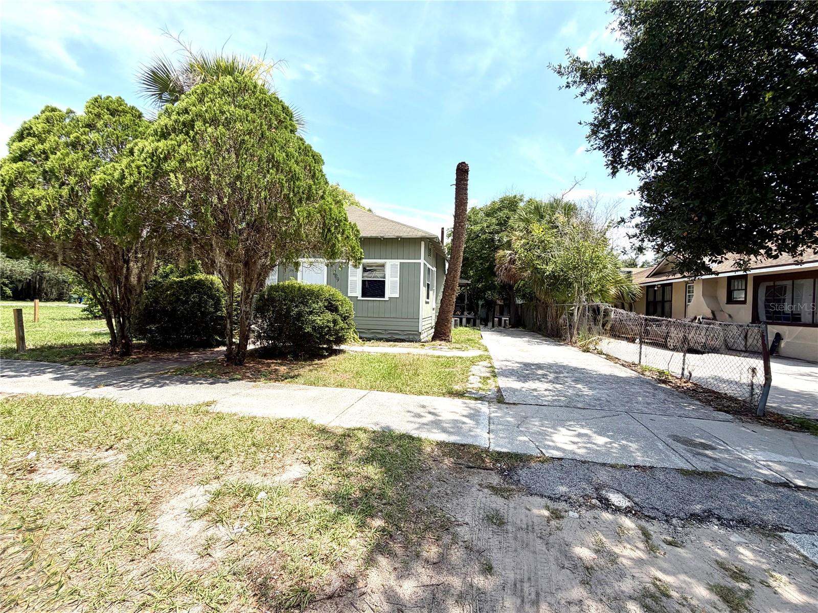 209 Avenue C Ne Property Photo 1