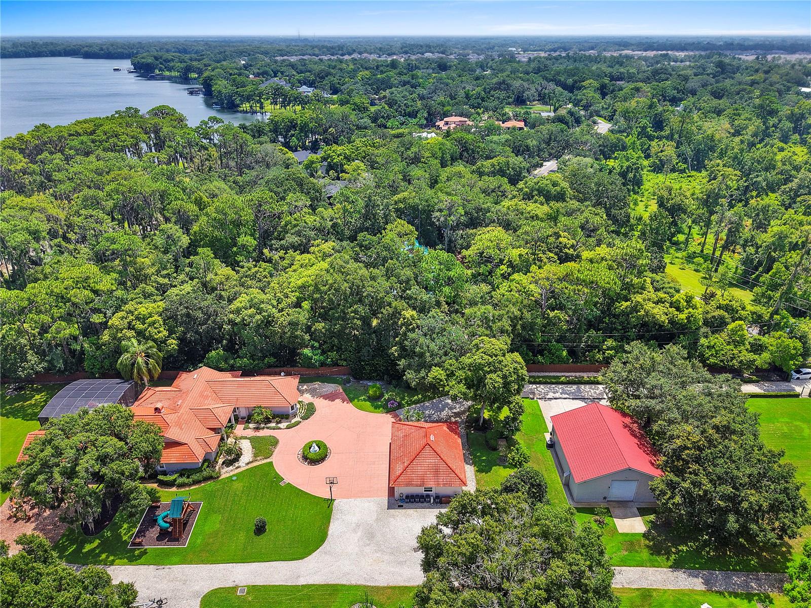 2622 Lake Howell Ln Property Photo 4
