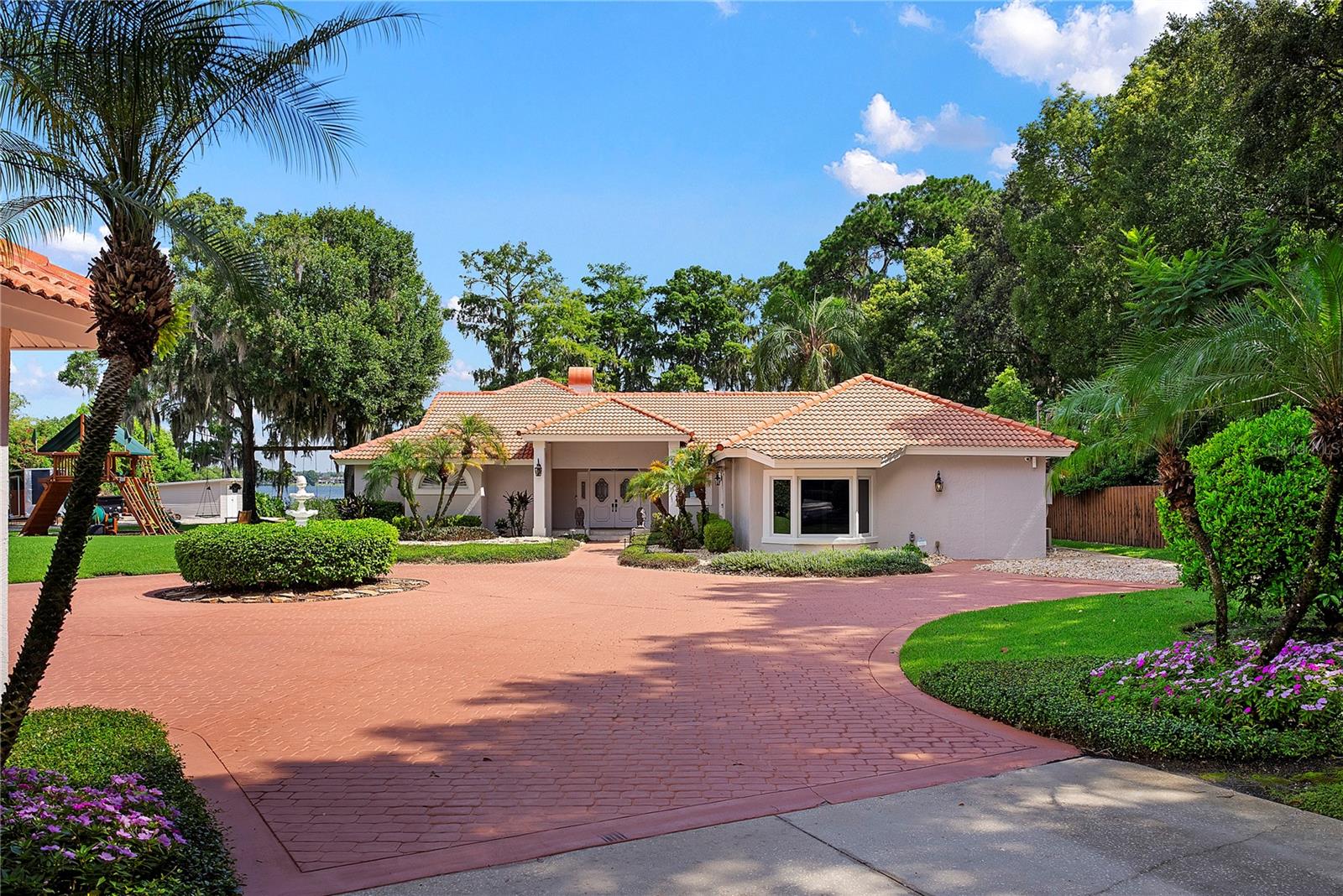 2622 Lake Howell Ln Property Photo 9