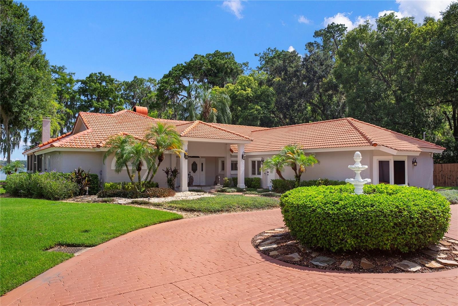 2622 Lake Howell Ln Property Photo 10