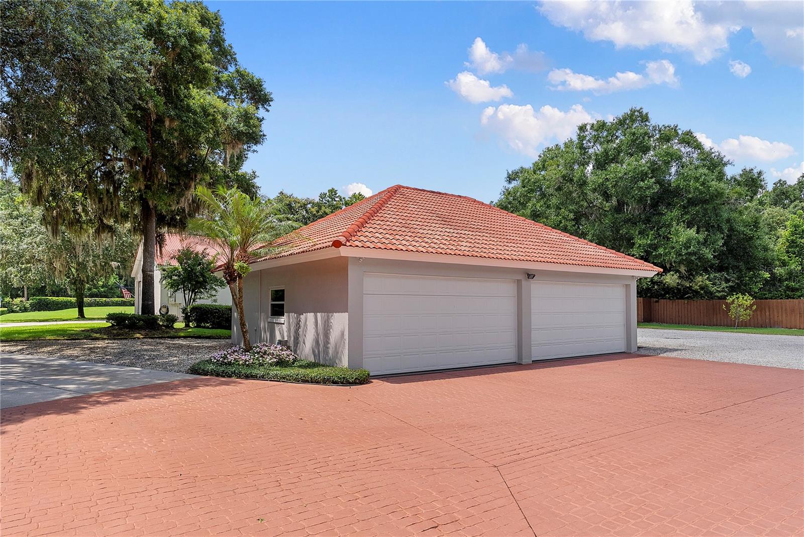 2622 Lake Howell Ln Property Photo 11