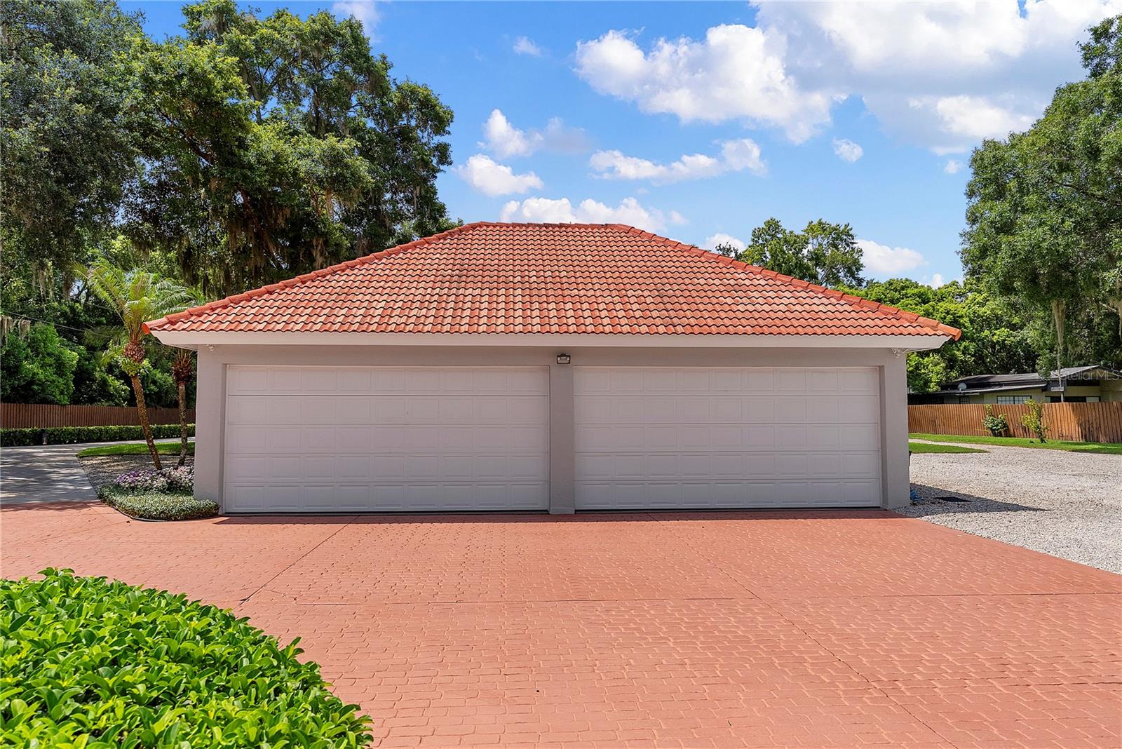 2622 Lake Howell Ln Property Photo 12