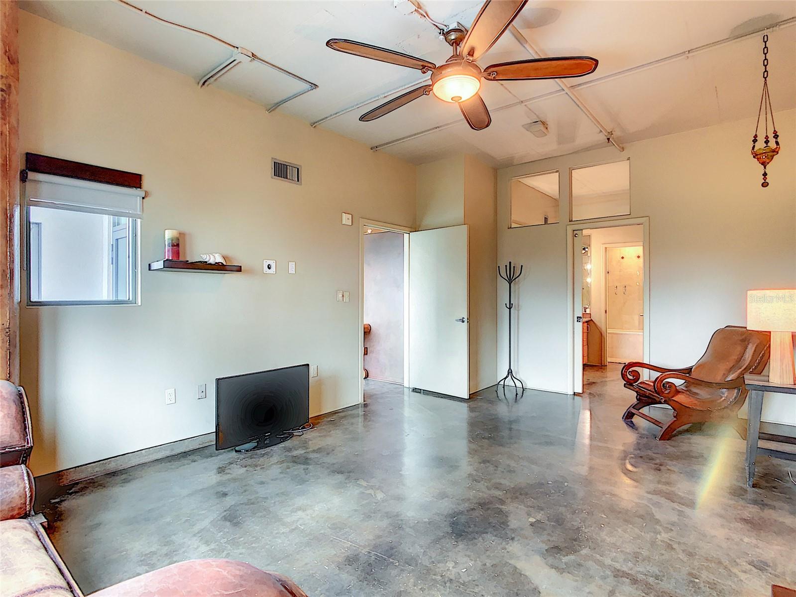 10 N Summerlin Ave #30 Property Photo 9