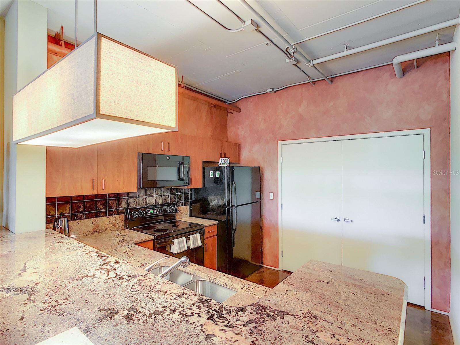 10 N Summerlin Ave #30 Property Photo 24
