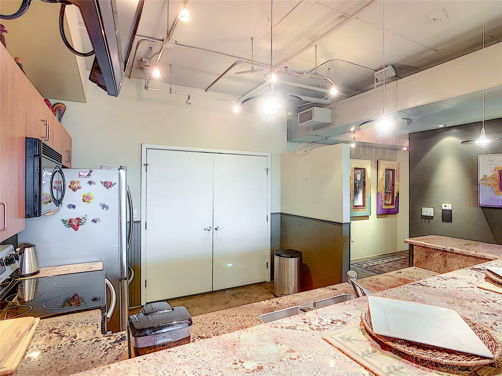 10 N Summerlin Ave #30 Property Photo 26