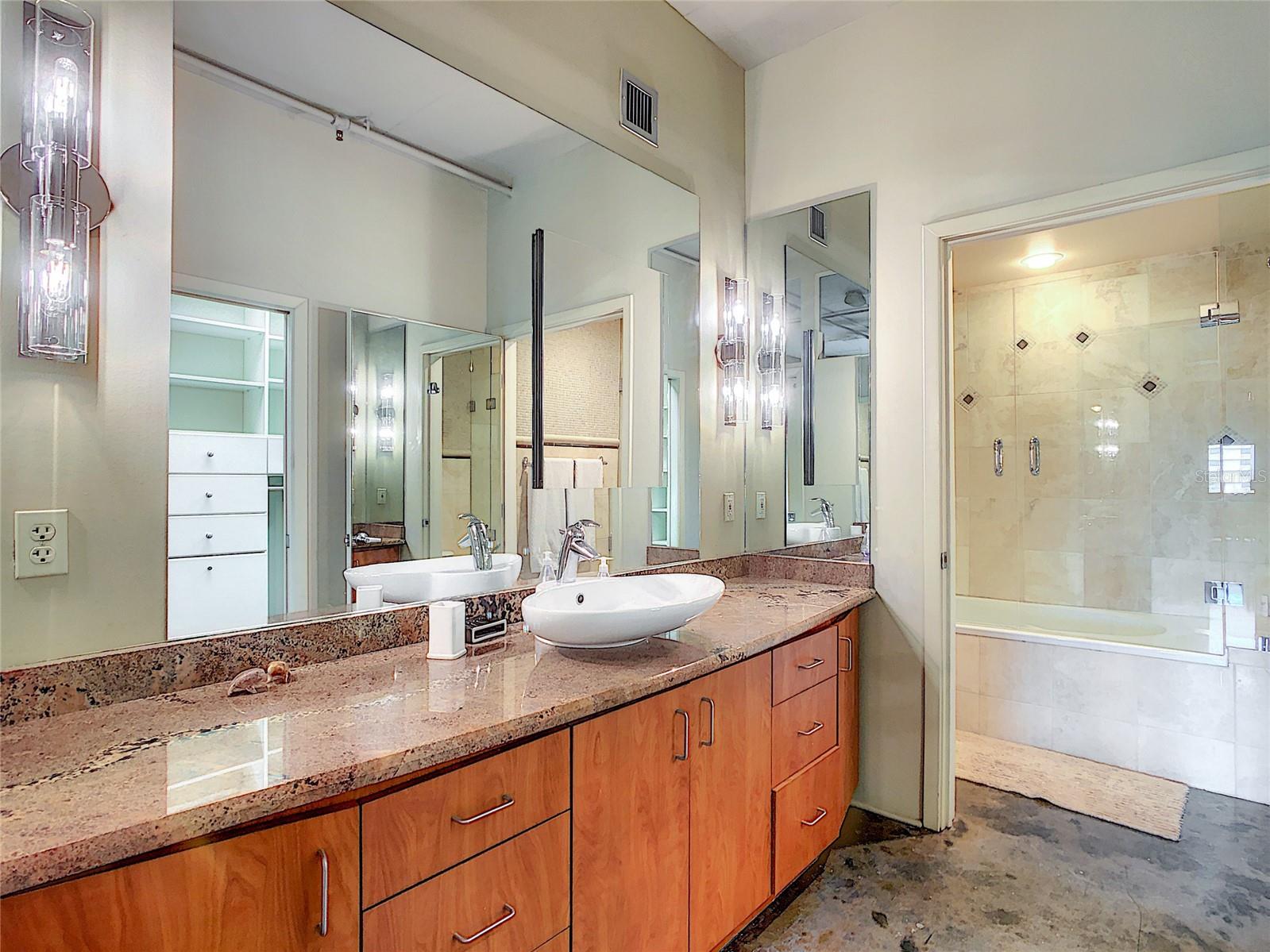 10 N Summerlin Ave #30 Property Photo 42
