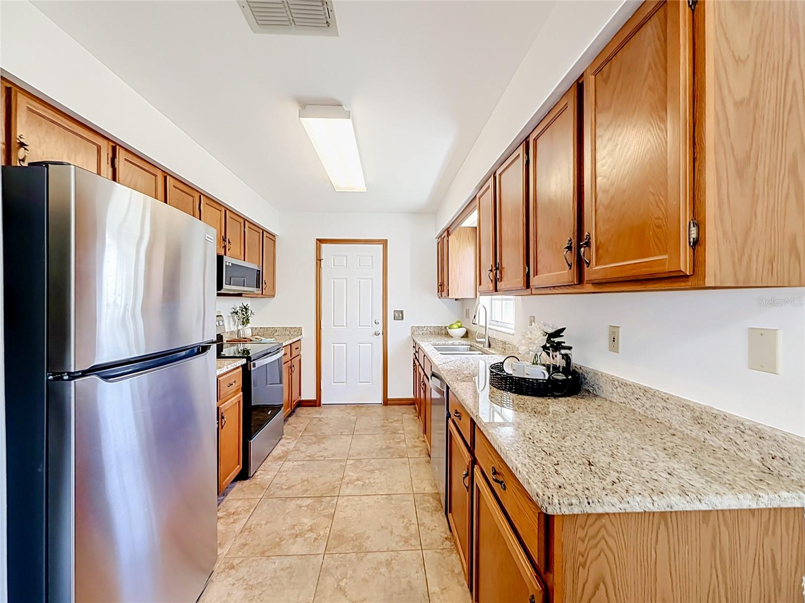 1435 Disston Ave Property Photo 8