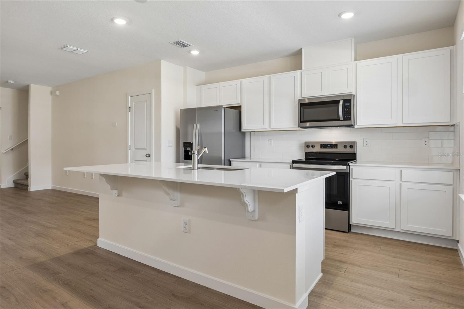 16588 Barbours Creek Way Property Photo 8