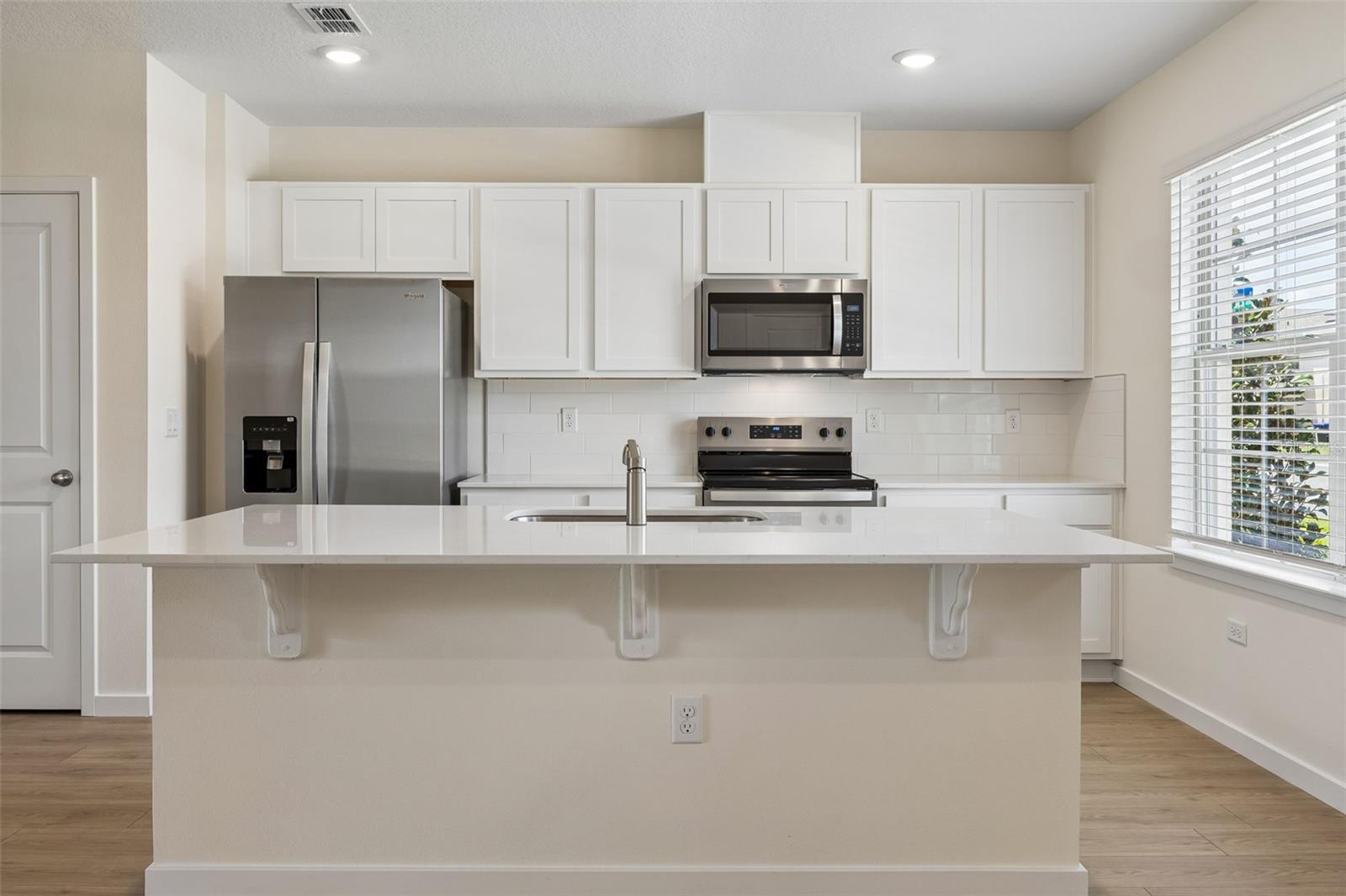 16588 Barbours Creek Way Property Photo 9