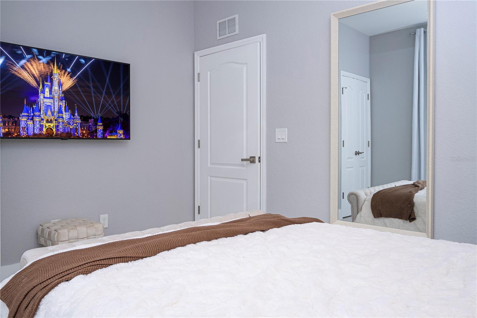2328 Caravelle Cir Property Photo 12