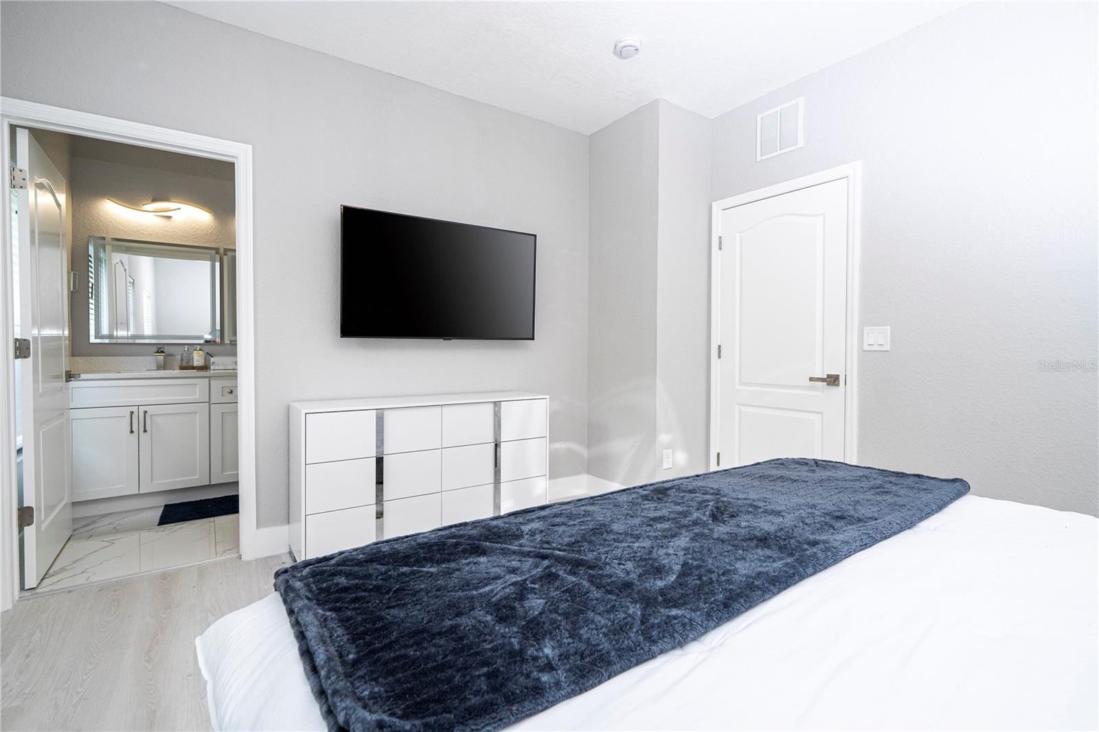 2328 Caravelle Cir Property Photo 60