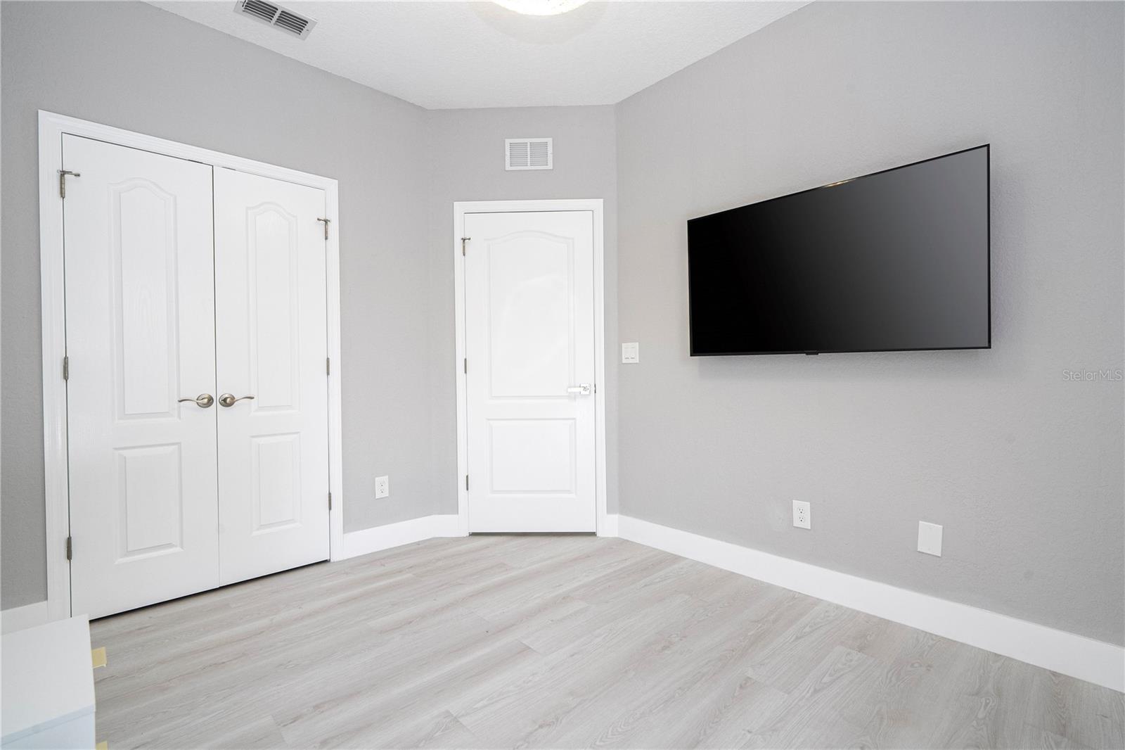 2328 Caravelle Cir Property Photo 73