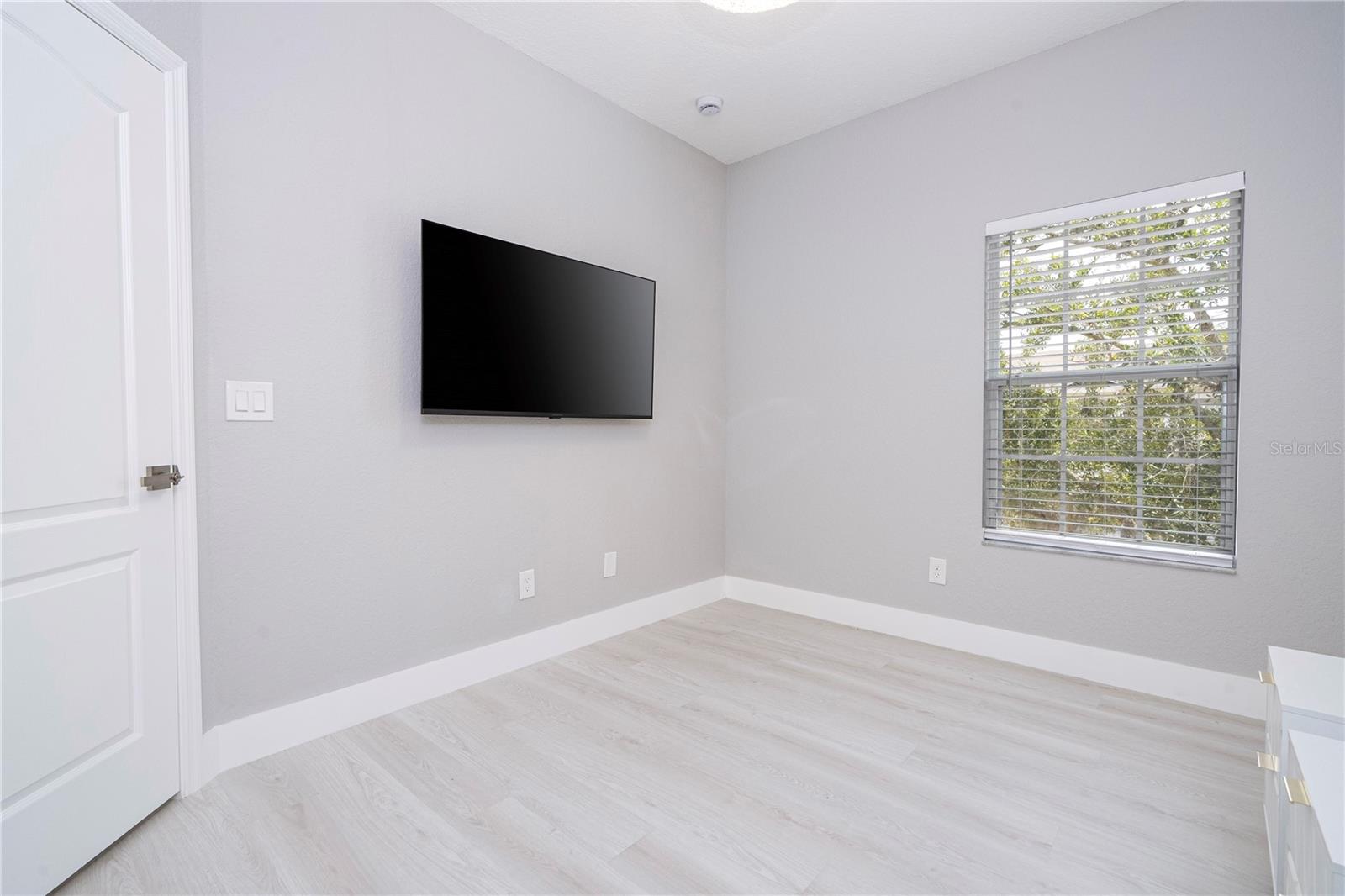 2328 Caravelle Cir Property Photo 75