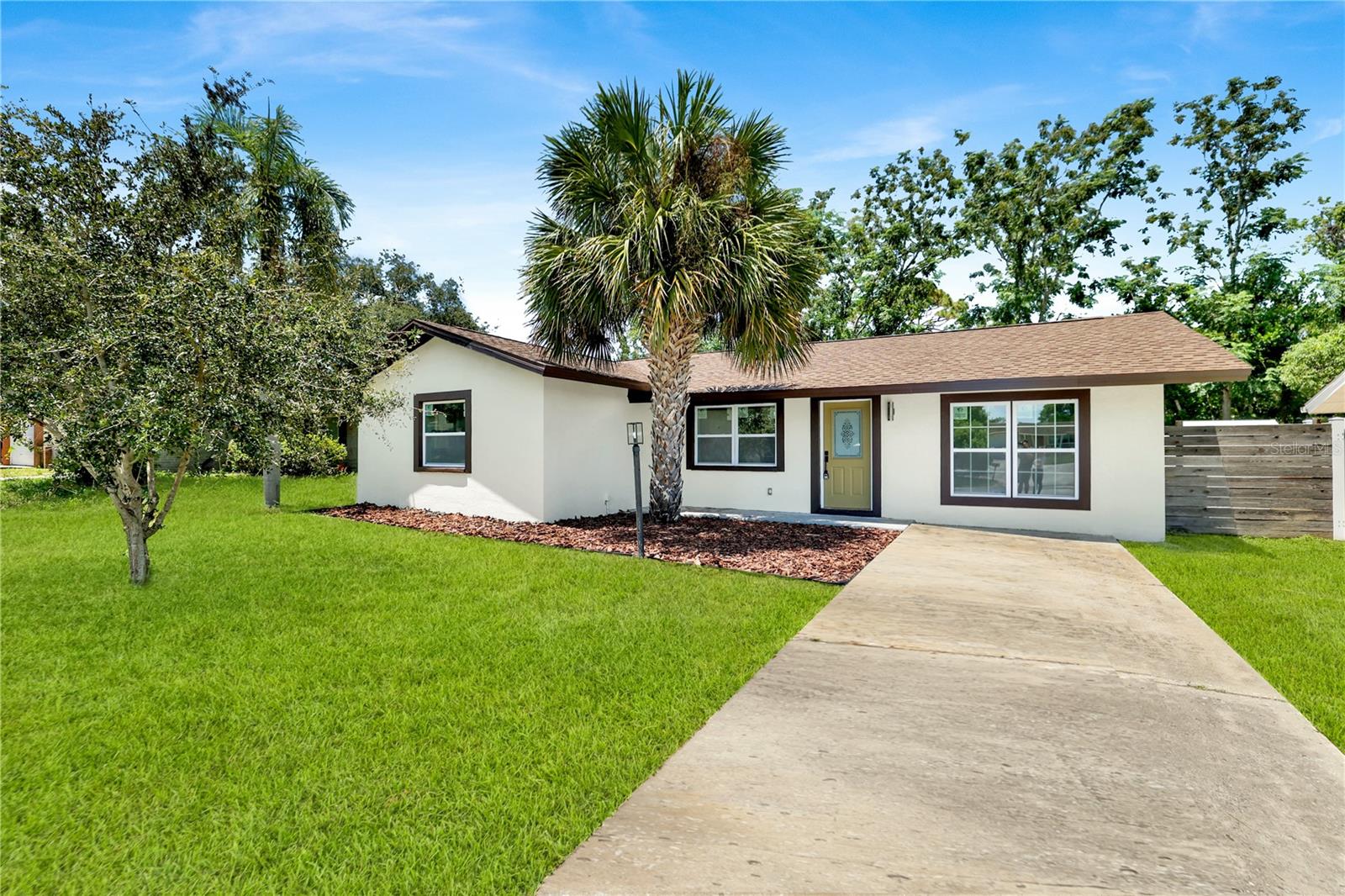 2264 Winchester Dr Property Photo 2