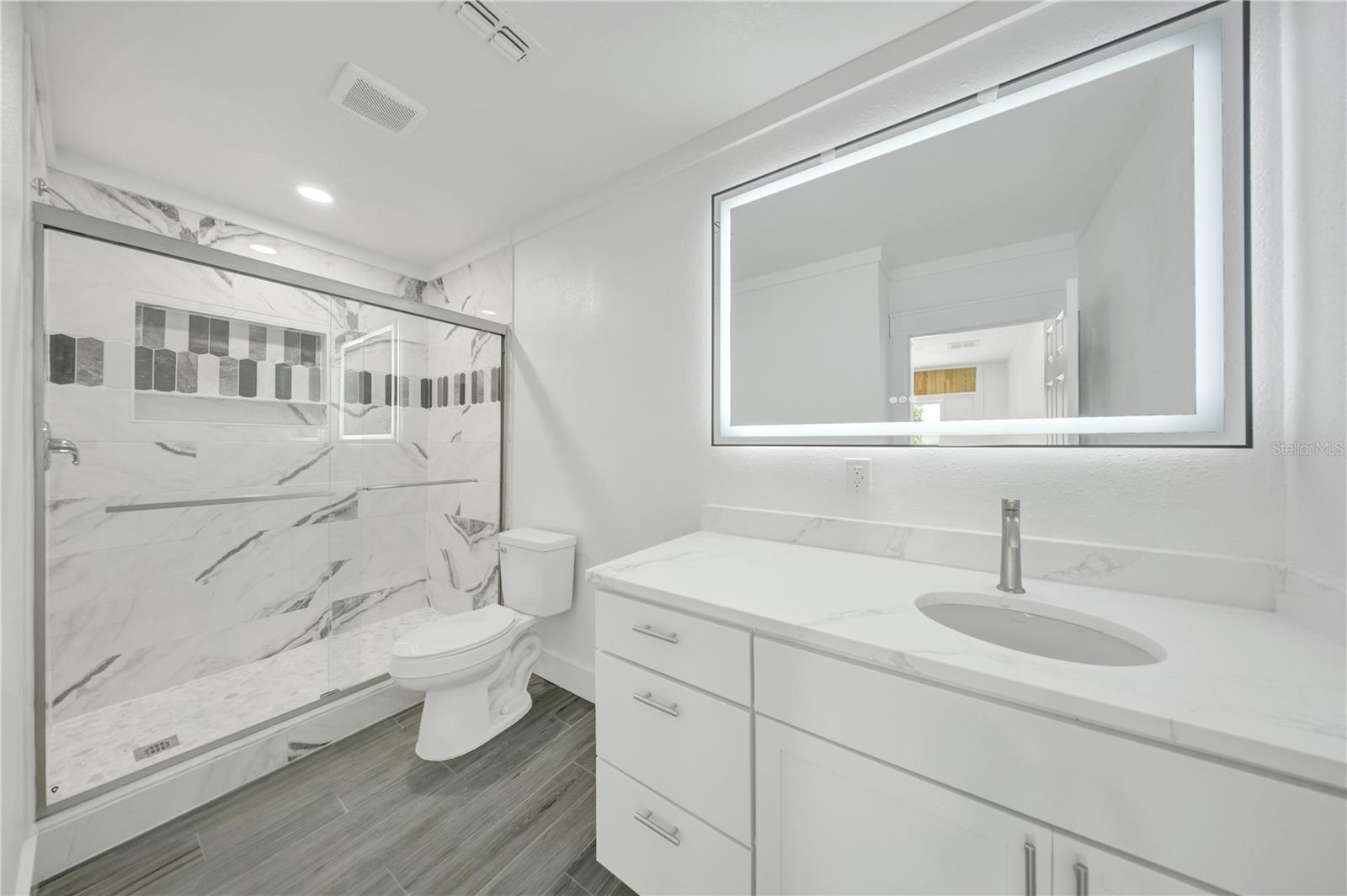 2264 Winchester Dr Property Photo 14