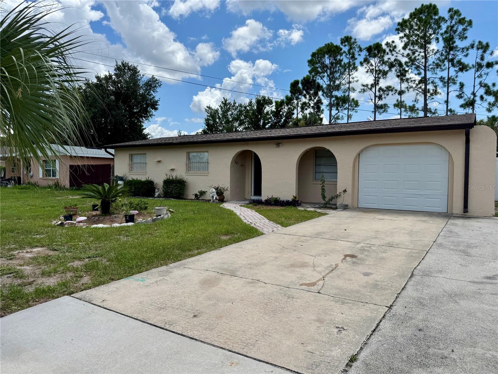 775 HILLVIEW DR Property Photo 1