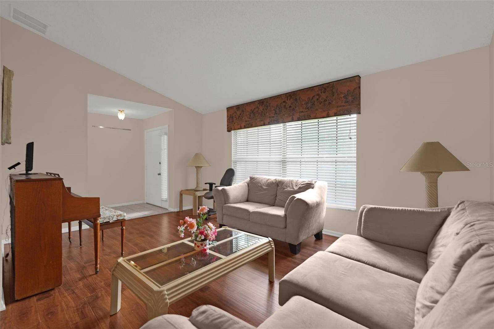 3044 Crested Cir Property Photo 5