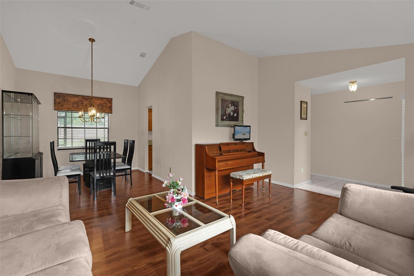 3044 Crested Cir Property Photo 8