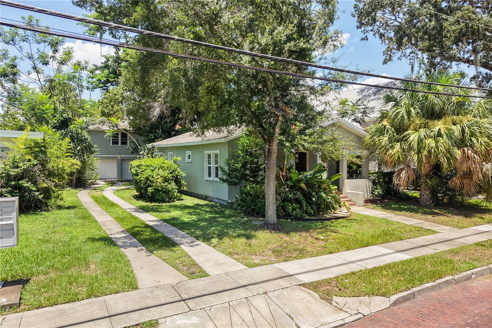1509 Woodward St Property Photo 3