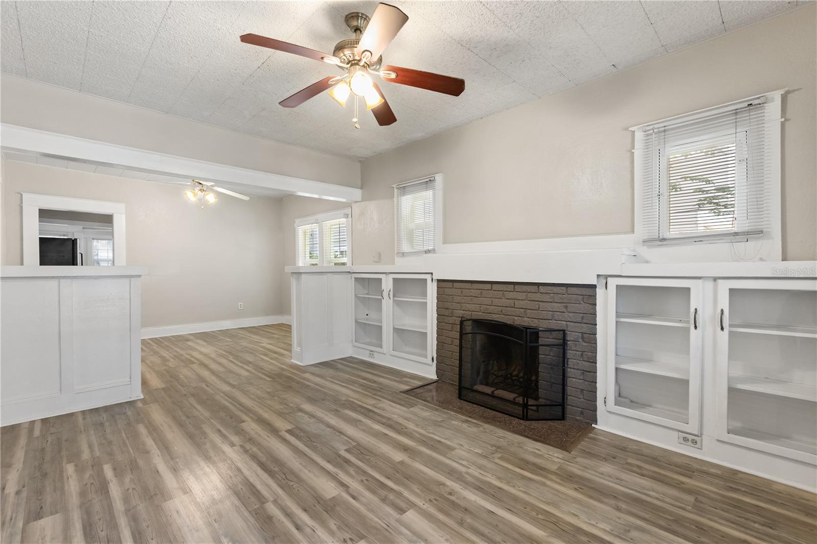 1509 Woodward St Property Photo 4