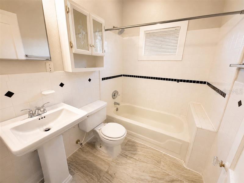 1509 Woodward St Property Photo 8
