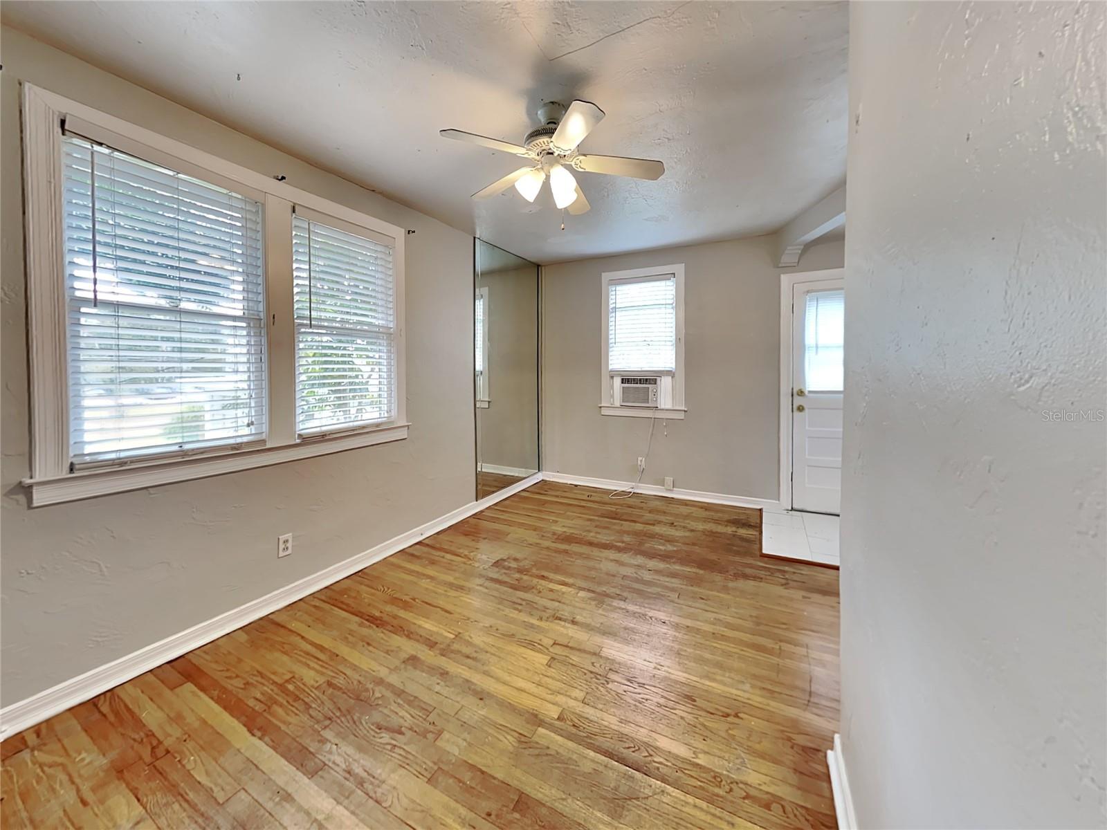 1509 Woodward St Property Photo 15