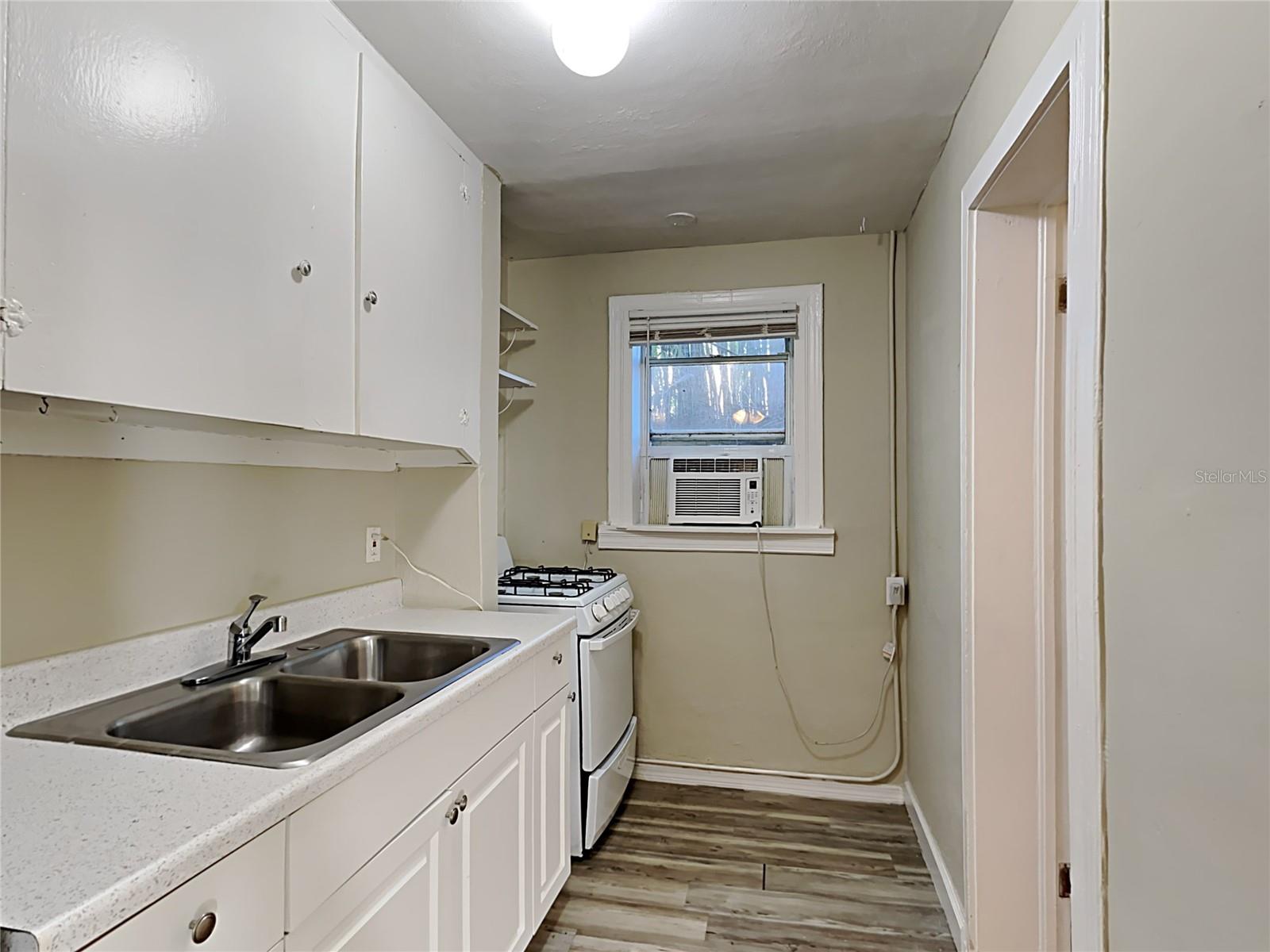 1509 Woodward St Property Photo 22