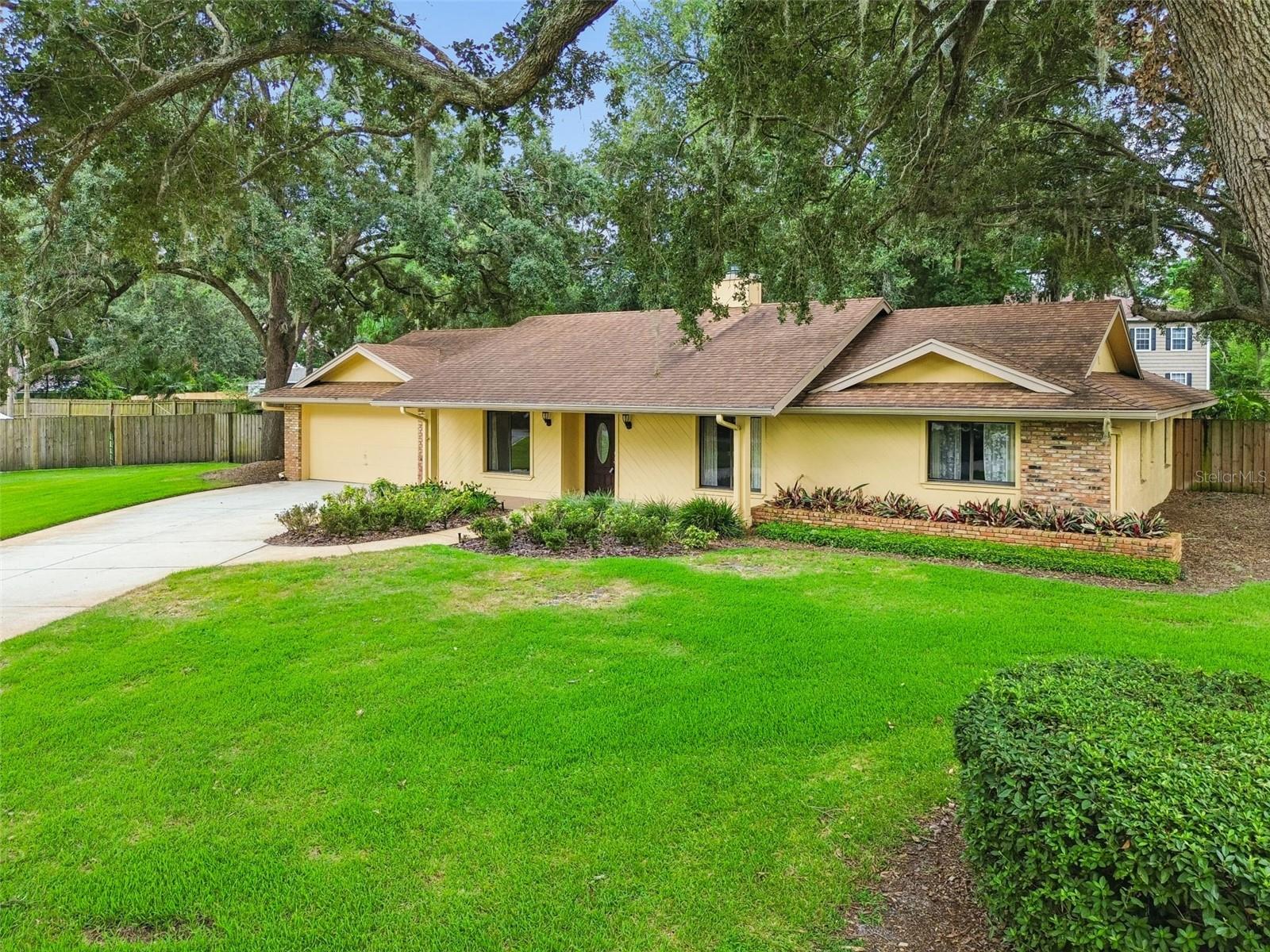 4960 Lake Gatlin Woods Ct Property Photo 3