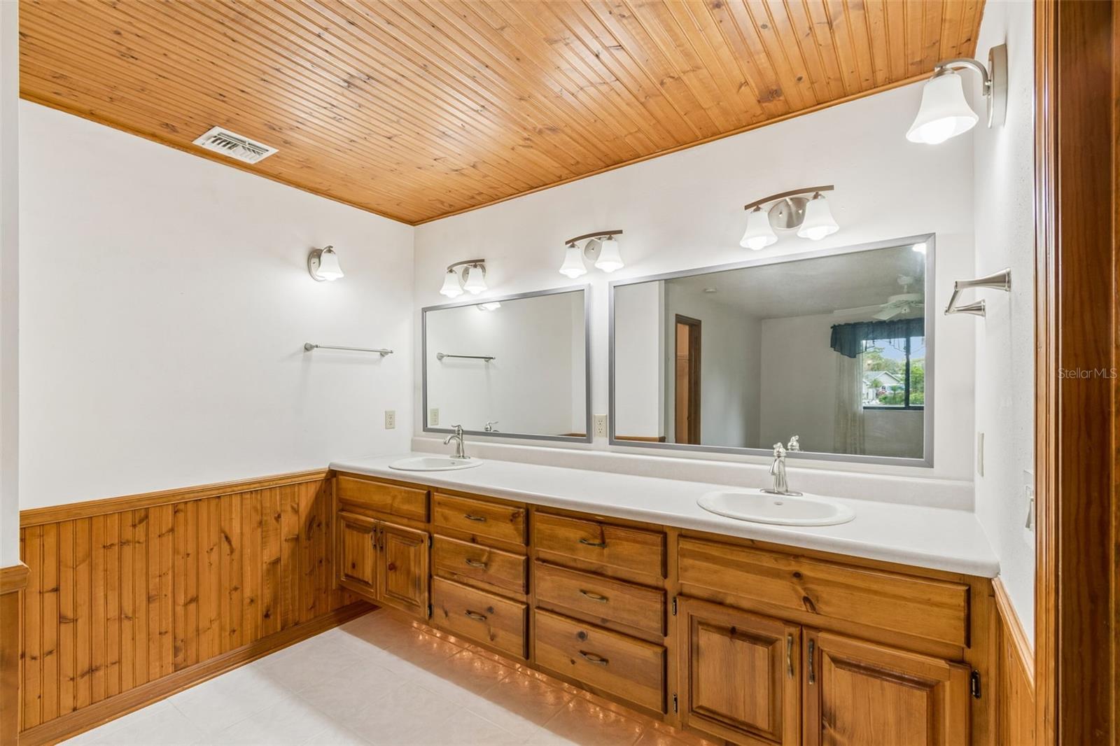 4960 Lake Gatlin Woods Ct Property Photo 28