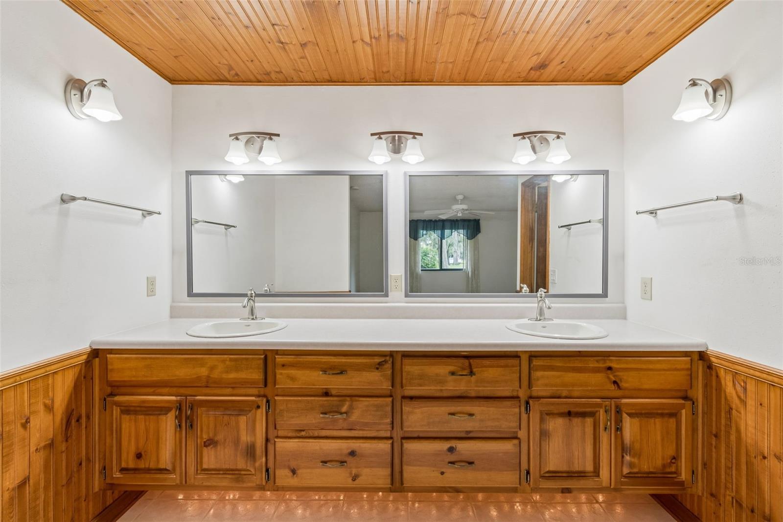 4960 Lake Gatlin Woods Ct Property Photo 29