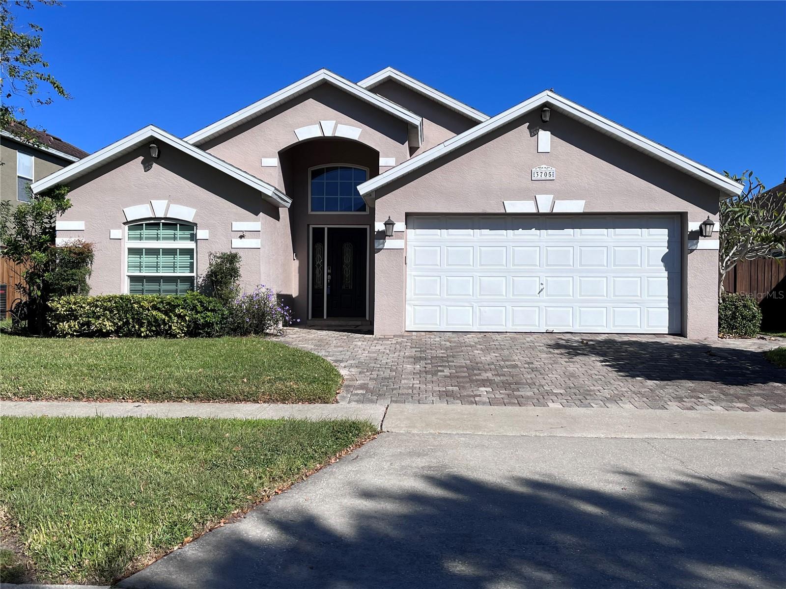 3705 Seminole Dr Property Photo 1