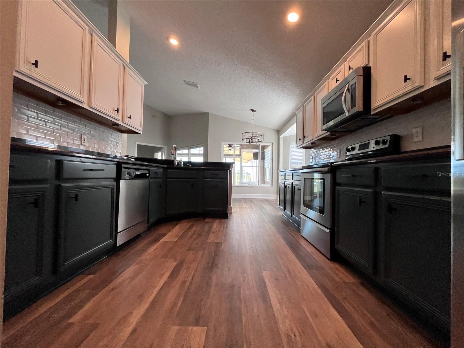 3705 Seminole Dr Property Photo 4