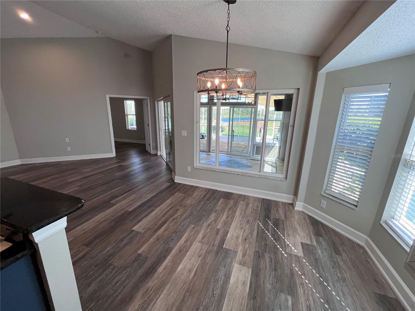 3705 Seminole Dr Property Photo 5