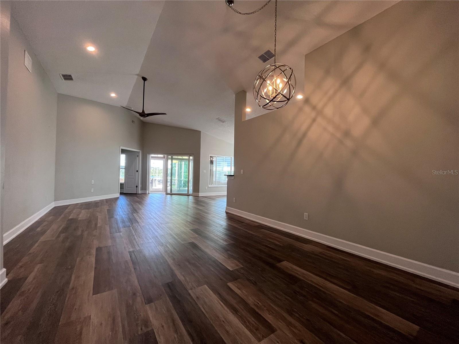3705 Seminole Dr Property Photo 6