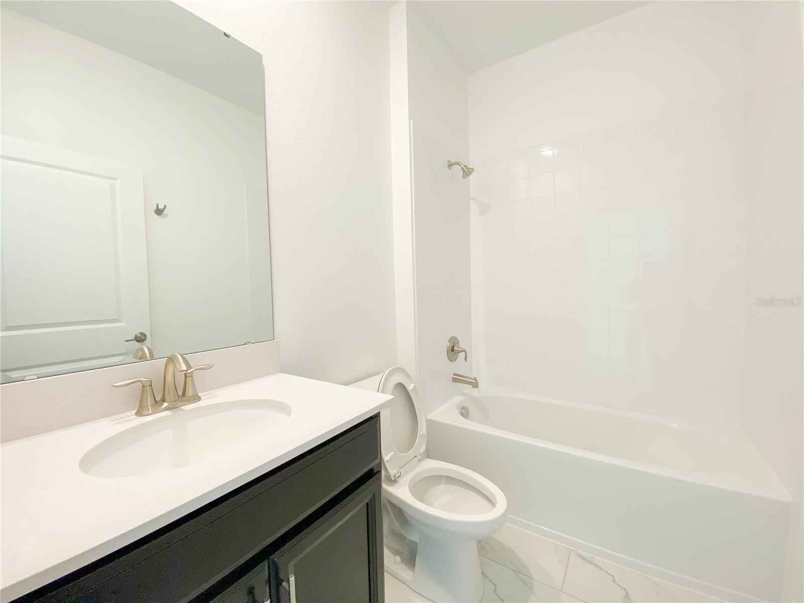 977 Leader St Property Photo 10