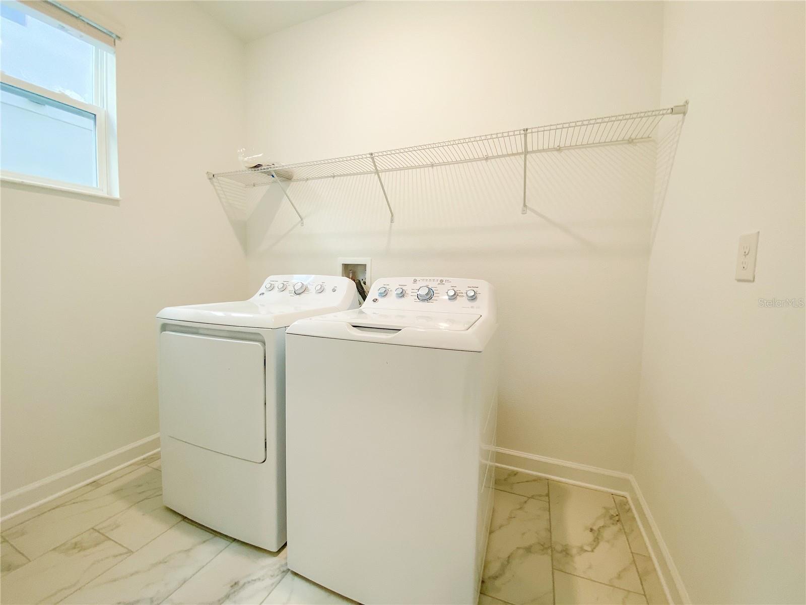 977 Leader St Property Photo 11