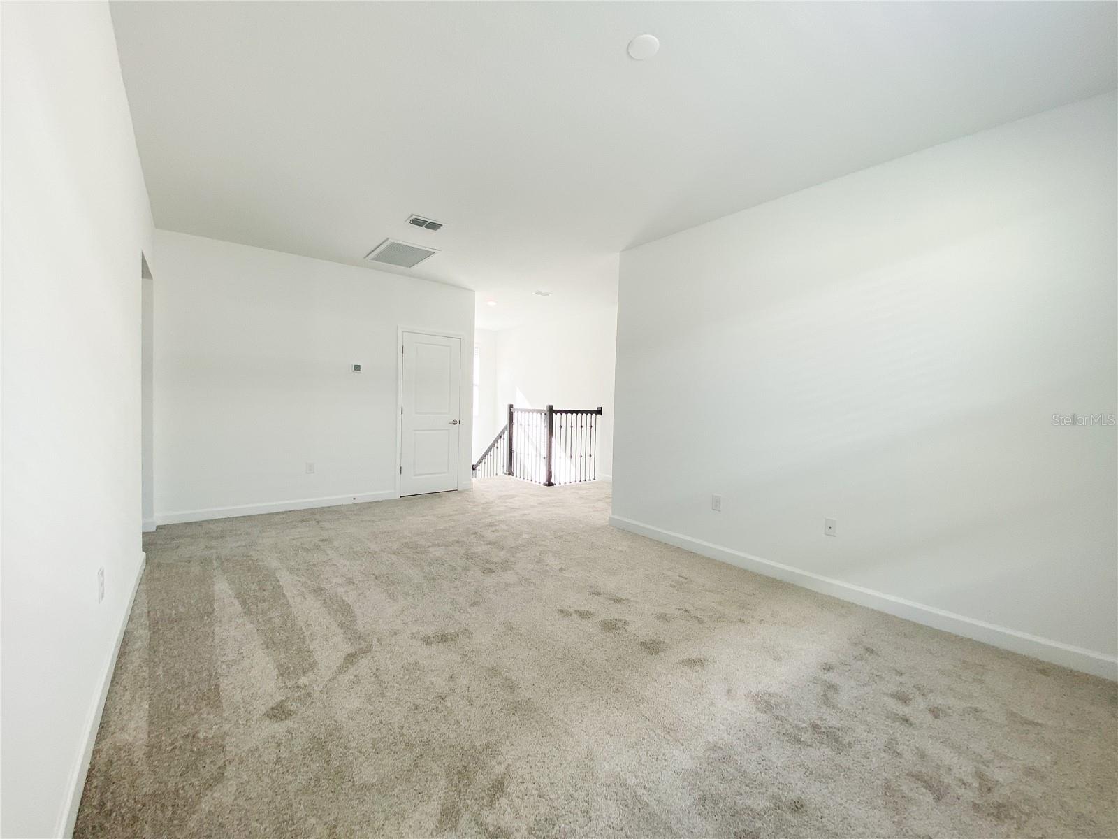 977 Leader St Property Photo 13