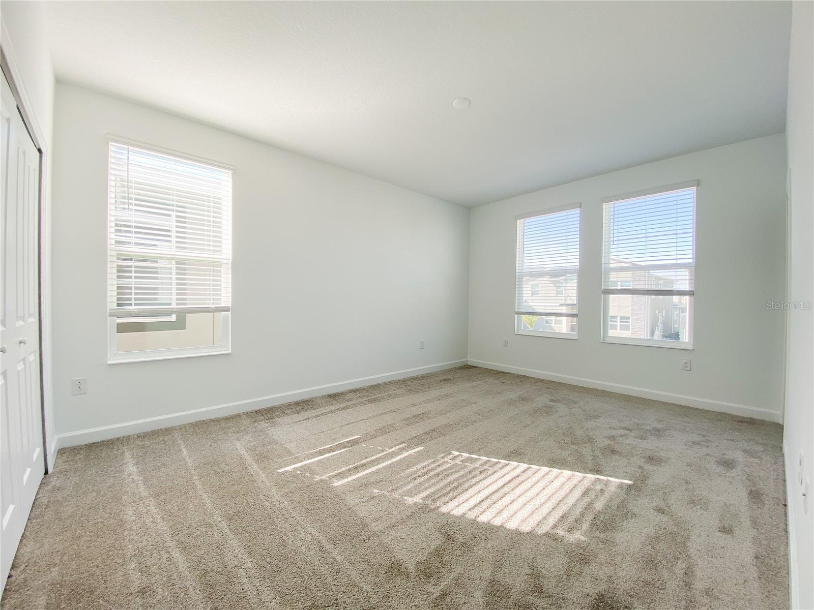 977 Leader St Property Photo 15
