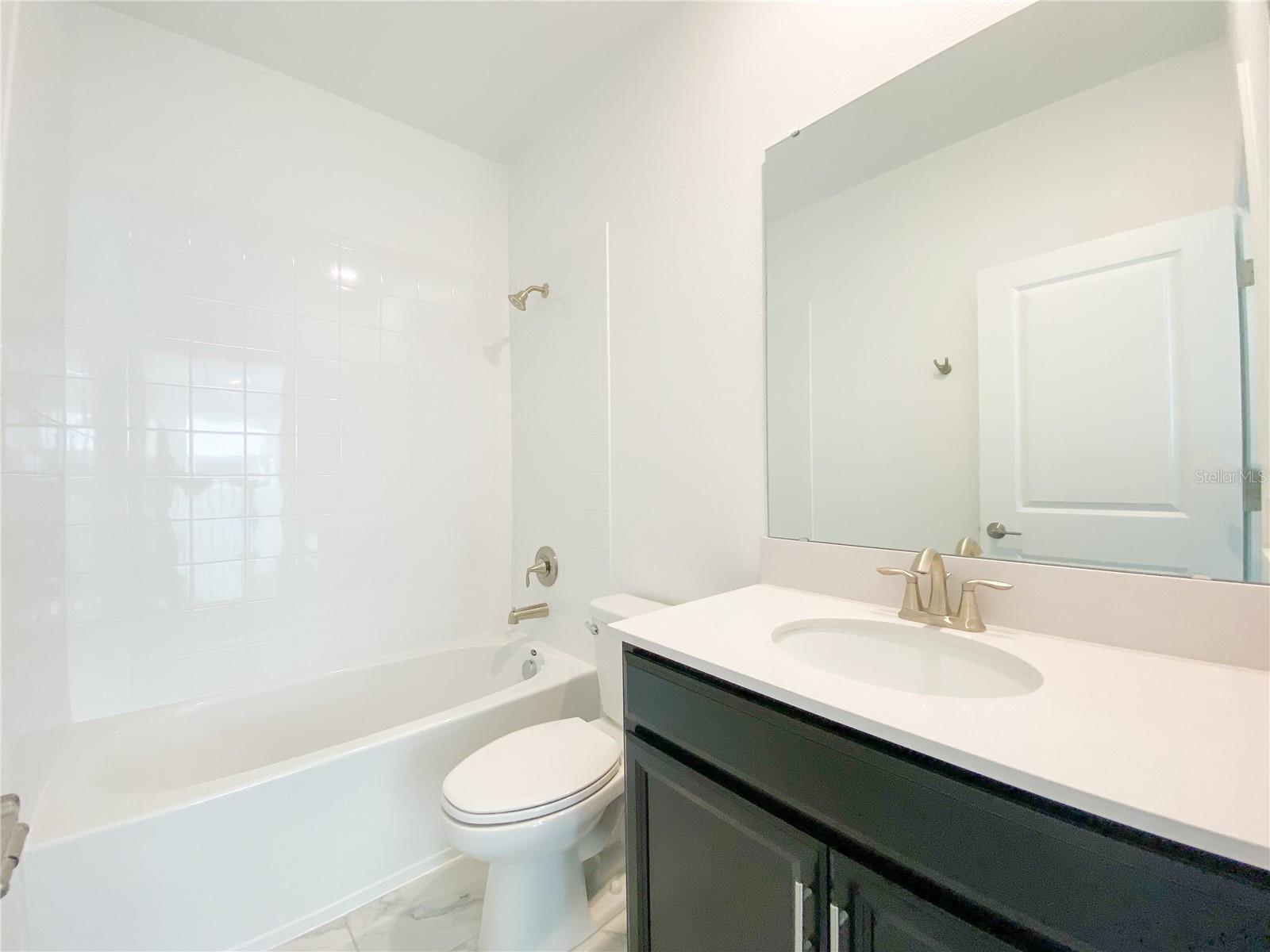 977 Leader St Property Photo 18