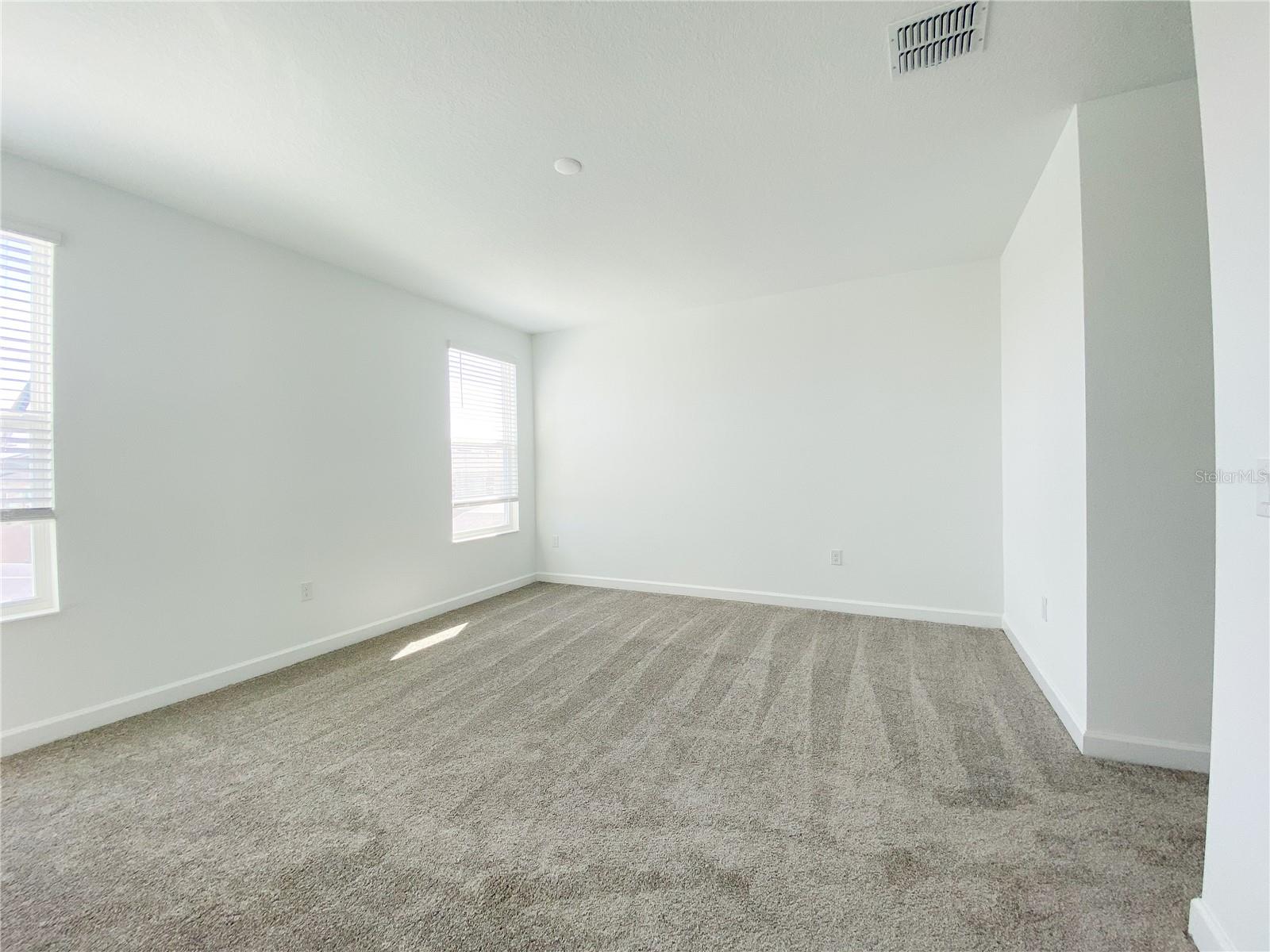 977 Leader St Property Photo 19